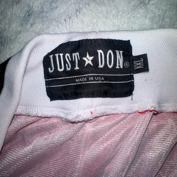 Chicago Basketball Shorts - Picture 2 of 3